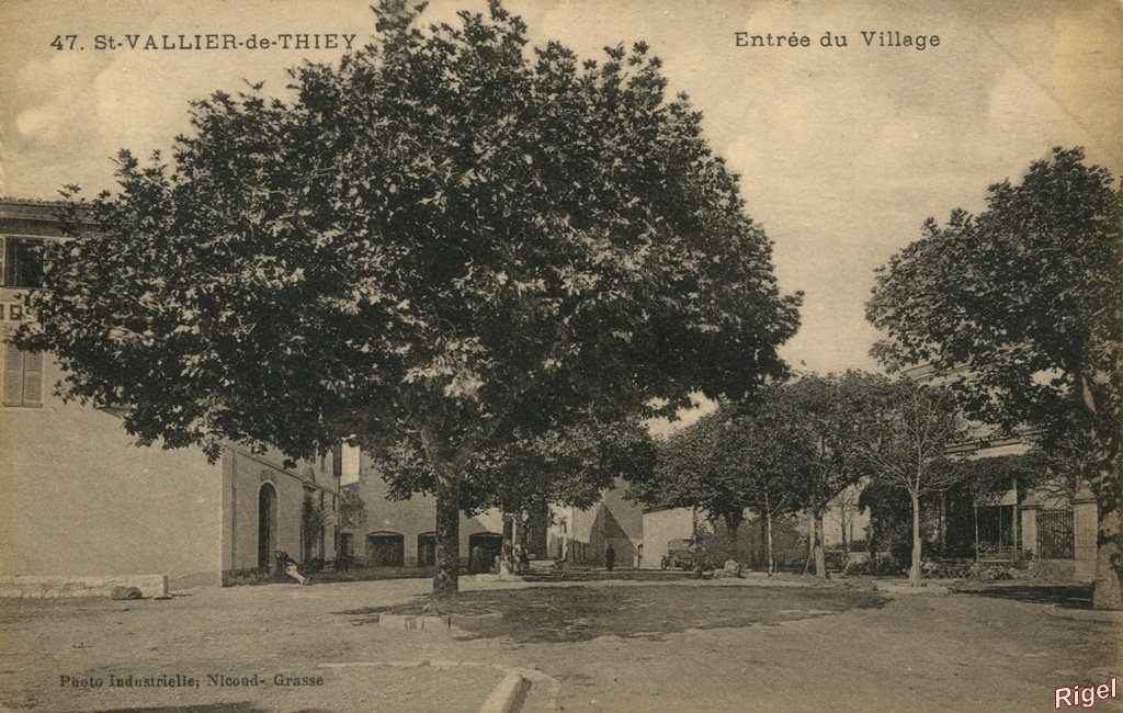 06-Saint-Vallier-de-Thiey - Entrée du Village - 47 Phot Industrielle Nicoud.jpg