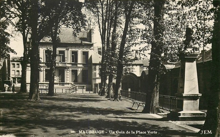 Maubeuge - Un coin de la Place Verte, buste Mabuse 1.jpg