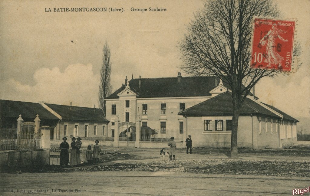 38-La Batie-Montgascon - Groupe Scolaire - A Debauge photogr.jpg