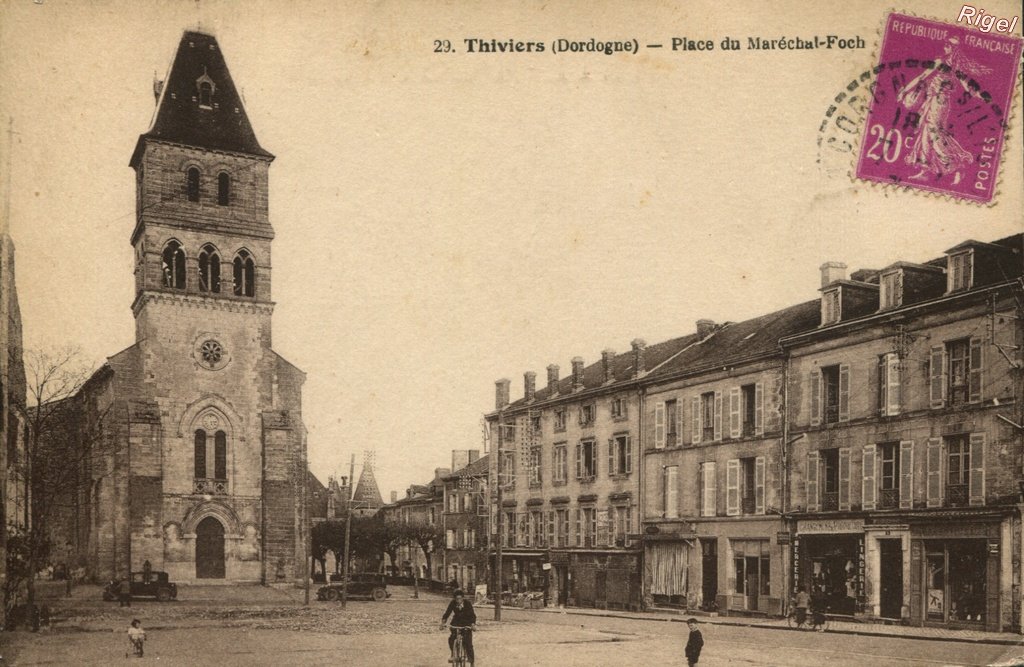 24-Thiviers - Place.jpg