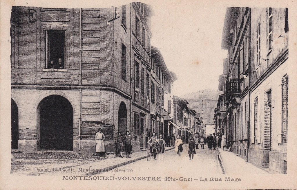 Montesquieu-Volvestre - La Rue Mage.jpg