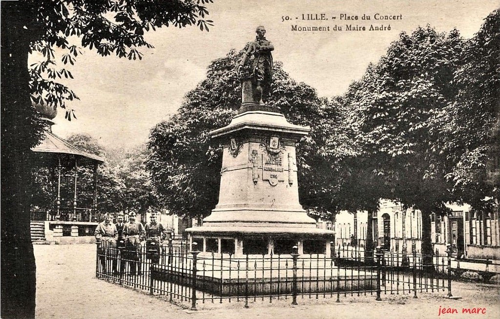 Lille - Place du Concert - Monument du Maire André.jpg