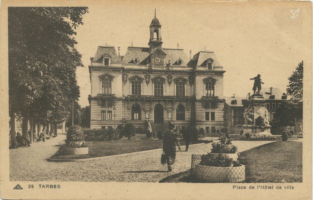 Z - 39 - Place de l'HDV.jpg