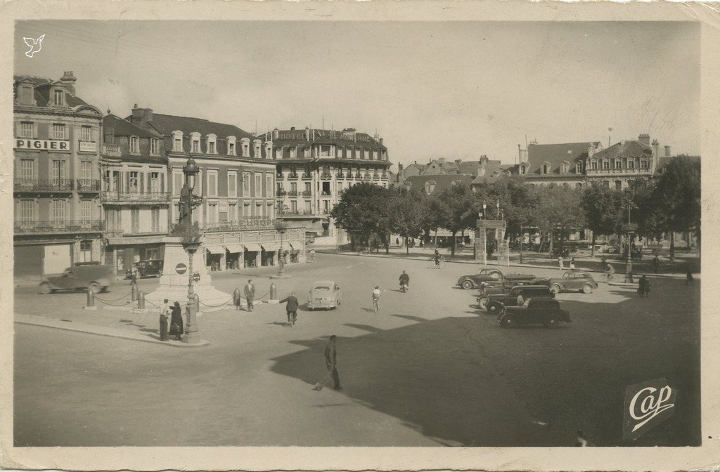 Z - 19 - Place de Verdun - Hotel Moderne.jpg