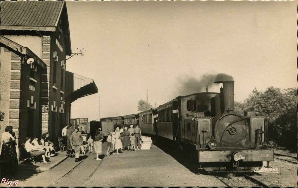 80-Le Crotoy _Somme_ La Gare - Arrivée du Tortillard - 80_228_01 Editions La Cigogne.jpg