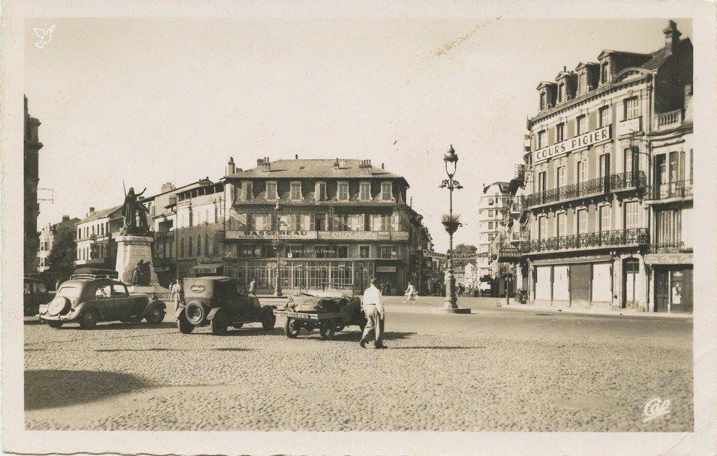 Z - 36 - Place de verdun et rue thiers.jpg