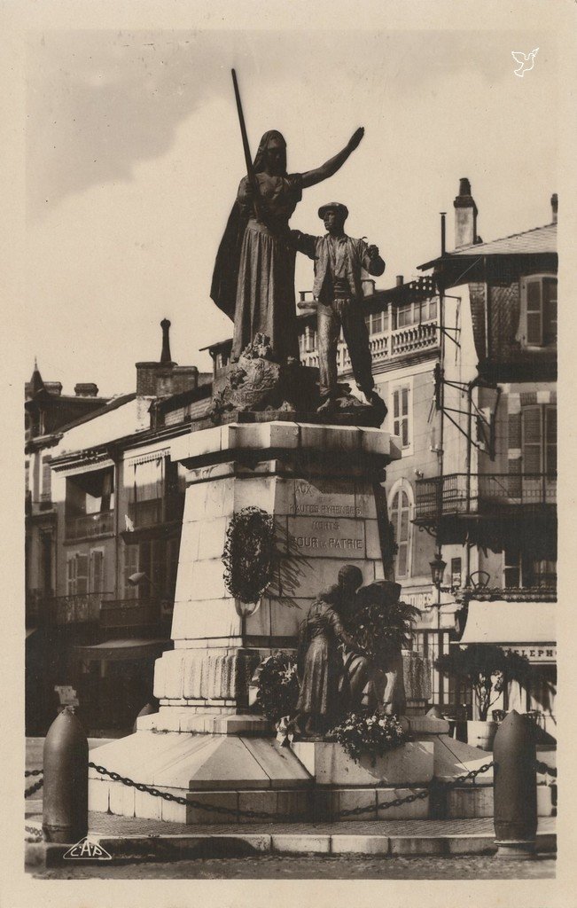 Z - 16 - Monument aux Morts.jpg