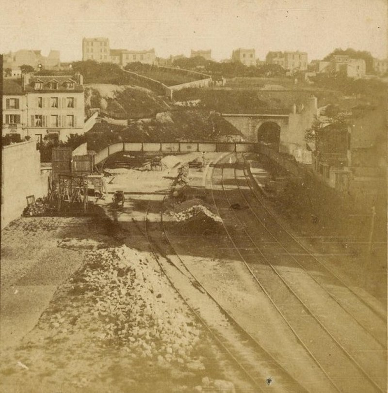 1ere Passerelle rue de la Mare avant édification de la Gare de Ménilmontant de 1862 (coll Bruno Bretelle).jpg