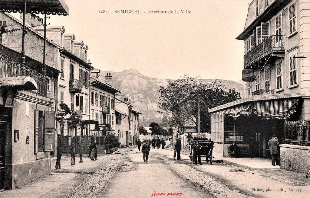 Saint-Michel-de-Maurienne - Intérieur de la ville.jpg