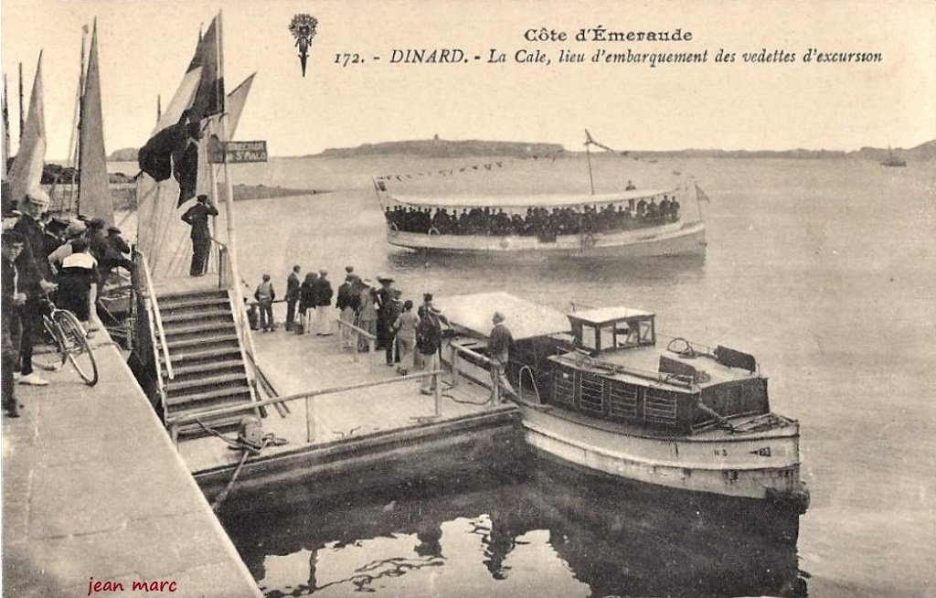 Dinard - La Cale, lieu d'embarquement des vedettes d'excursion.jpg
