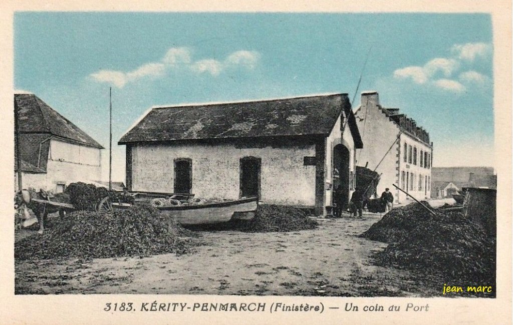 Kérity-Penmarch - Un Coin du Port.jpg