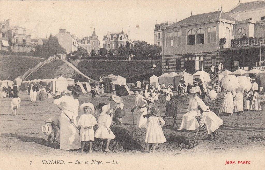 Dinard - Sur la Plage.jpg