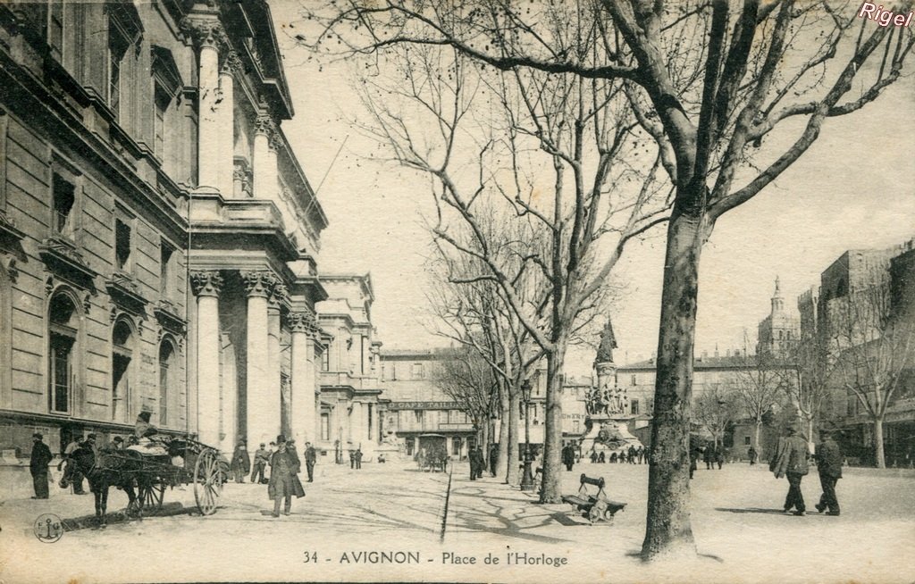 84-Avignon - Place de l'Horloge - 34 FG..jpg