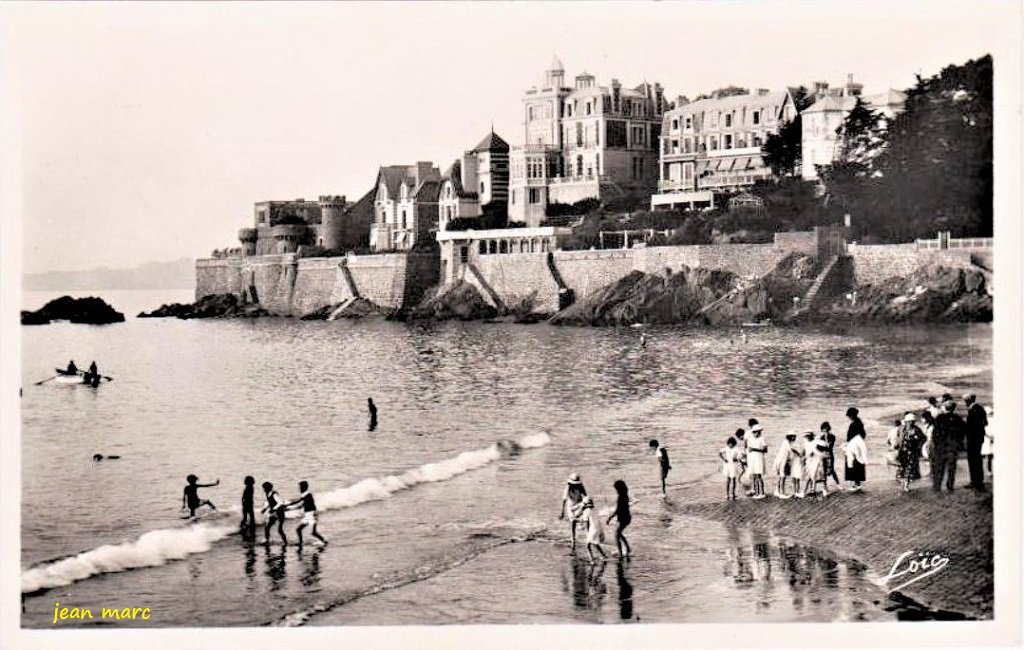 Paramé - La Pointe de Rochebonne et la Plage.jpg