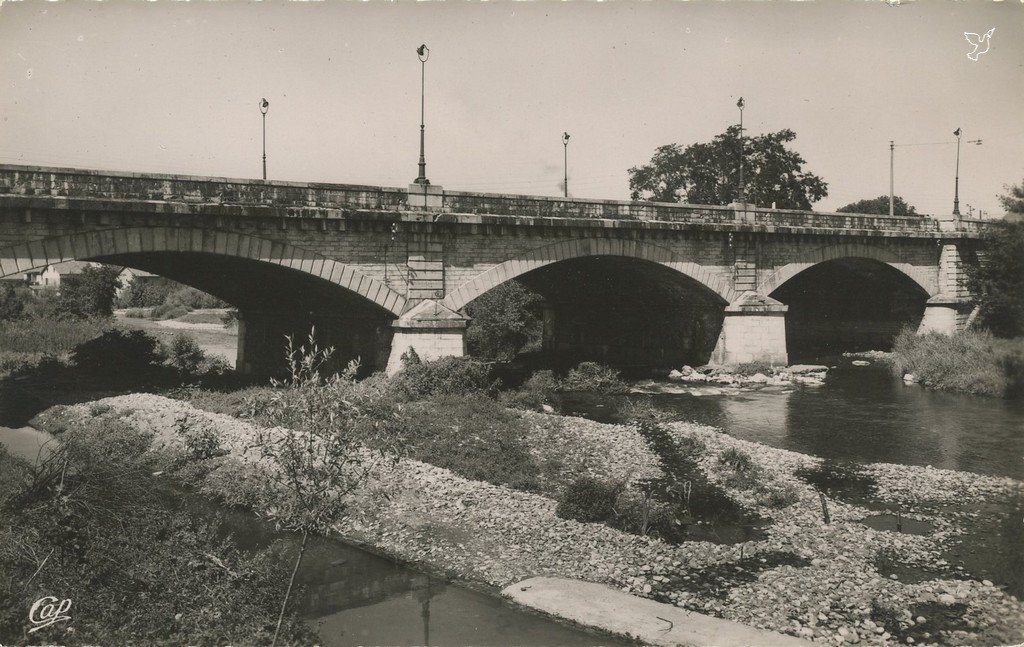 Z - 107 - Le Pont sur l'Adour.jpg