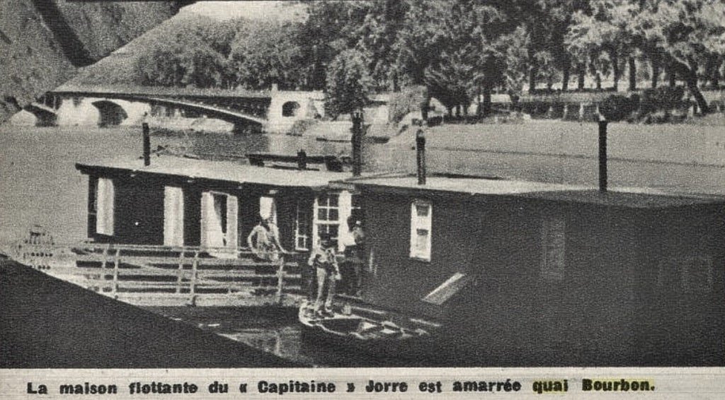 Maison flottante du capitaine Jorre, quai de Bourbon.jpg