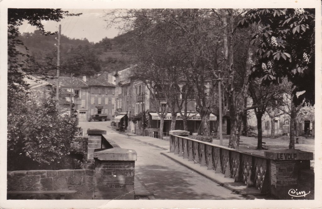 Sainte-Croix-Volvestre - Avenue du Pont  Le Champ de Mars.jpg