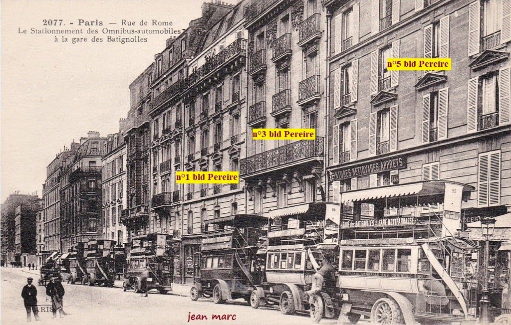 2077 - Paris - Rue de Rome Le Stationnement des Omnibus-automobiles à la Gare des Batignolles (annotations).jpg