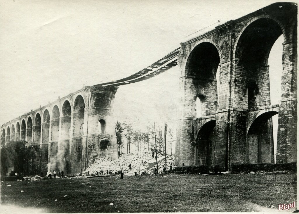 0-Pont-Train-piliers effondrées.jpg