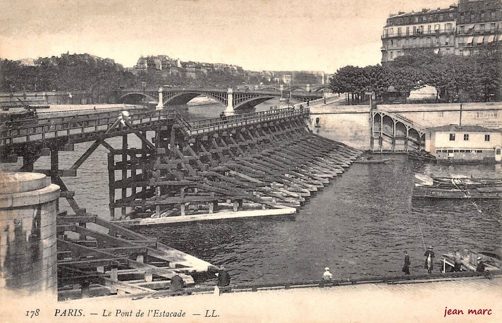 Paris - Le Pont de l'Estacade.jpg