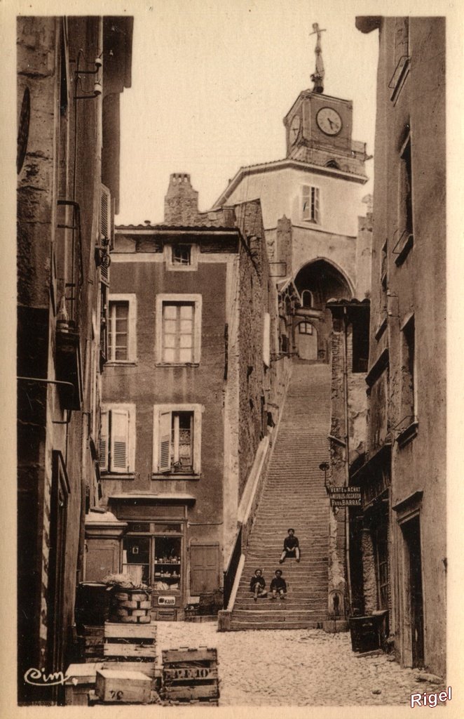 26-Crest Drome - Escalier des Cordeliers - Coll Véziant - CIM.jpg