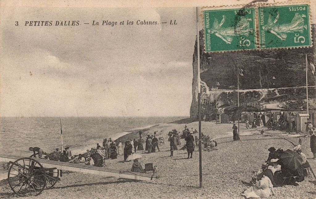 76 - PETITES DALLES - 3 - La Plage et les Cabines - LL -  17-10-22.jpg