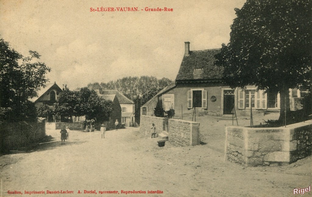 89-St-Léger-Vauban - Grande-Rue.jpg