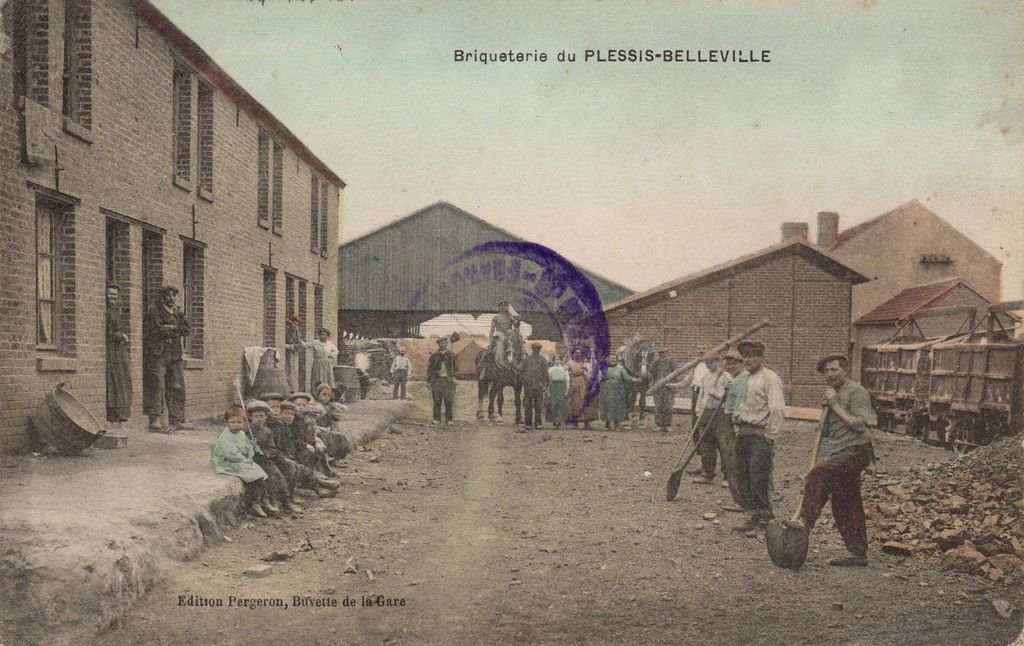 60 - LE PLESSIS BELLEVILLE - coul. - Briqueterie du P.B. - Edition Bergeron Buvette de la Gare -  13-11-22.jpg