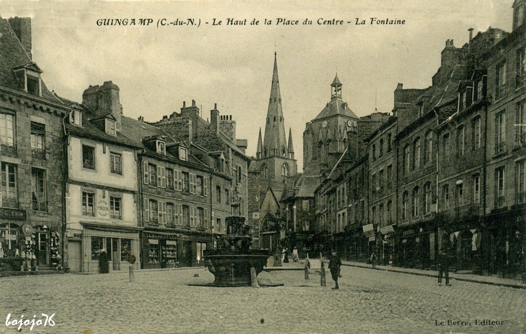 22-Guingamp-Place du Centre.jpg