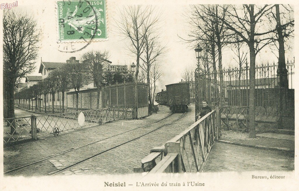 77-Noisiel - L'Arrivée du Train à l'Usine - Bureau éditeur-2-2.jpg