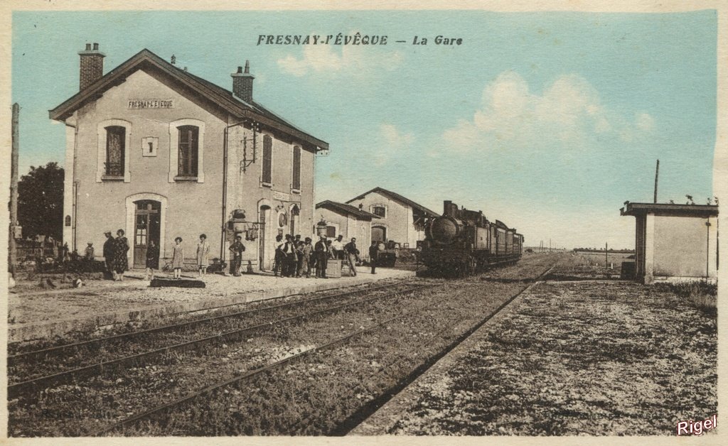 28-Fresnay-l'Evèque - La Gare.jpg