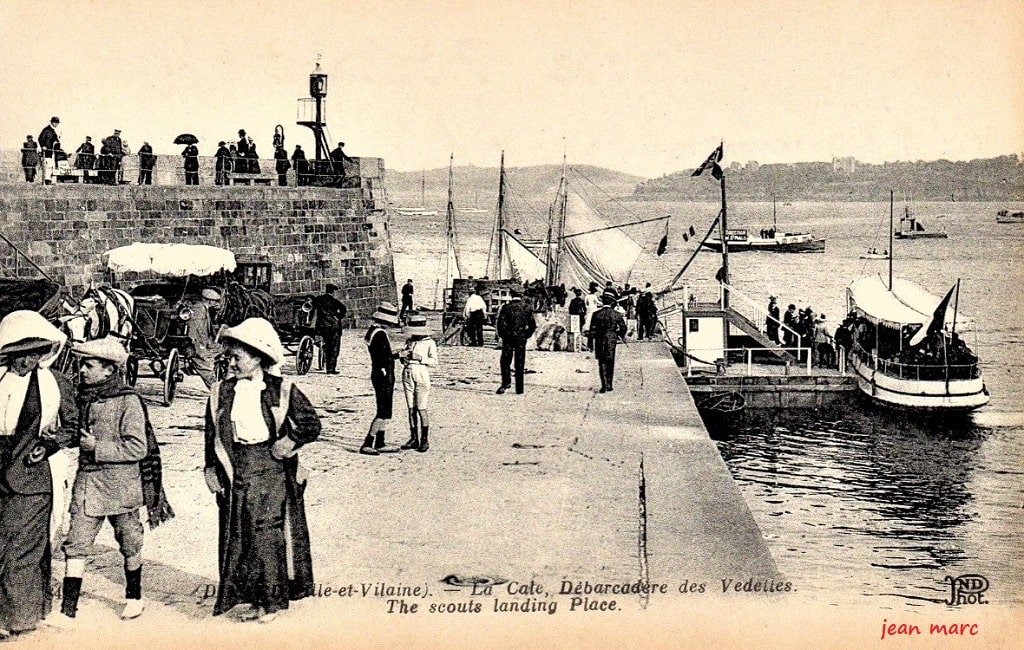 Dinard - La Cale, débarcadère des Vedettes.jpg