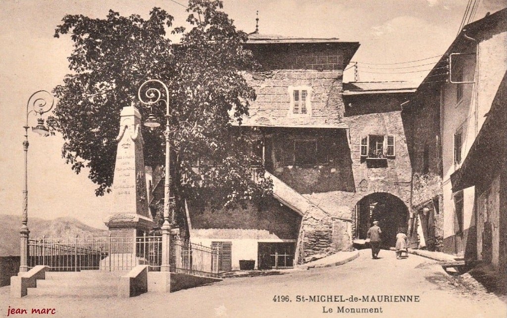 Saint-Michel-de-Maurienne - Le Monument.jpg