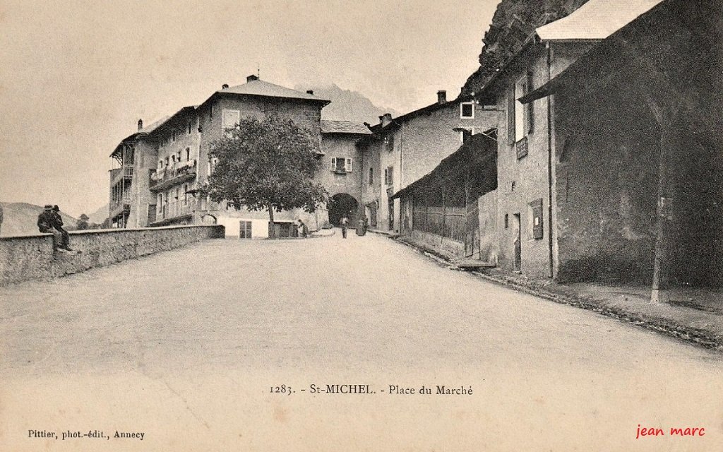 Saint-Michel-de-Maurienne - Place du Marché 1283.jpg