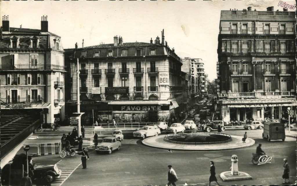 26-Valence - Place de la République et Avenue Victor-Hugo - 1781 CAP.jpg