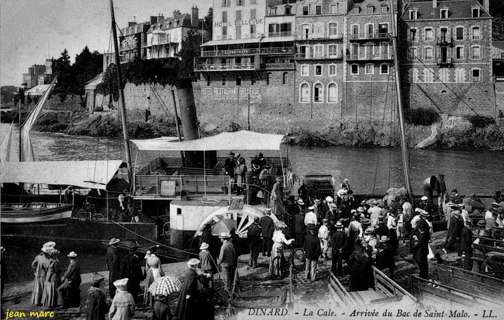 Dinard - La Cale, arrivée du Bac de Saint-Malo.jpg