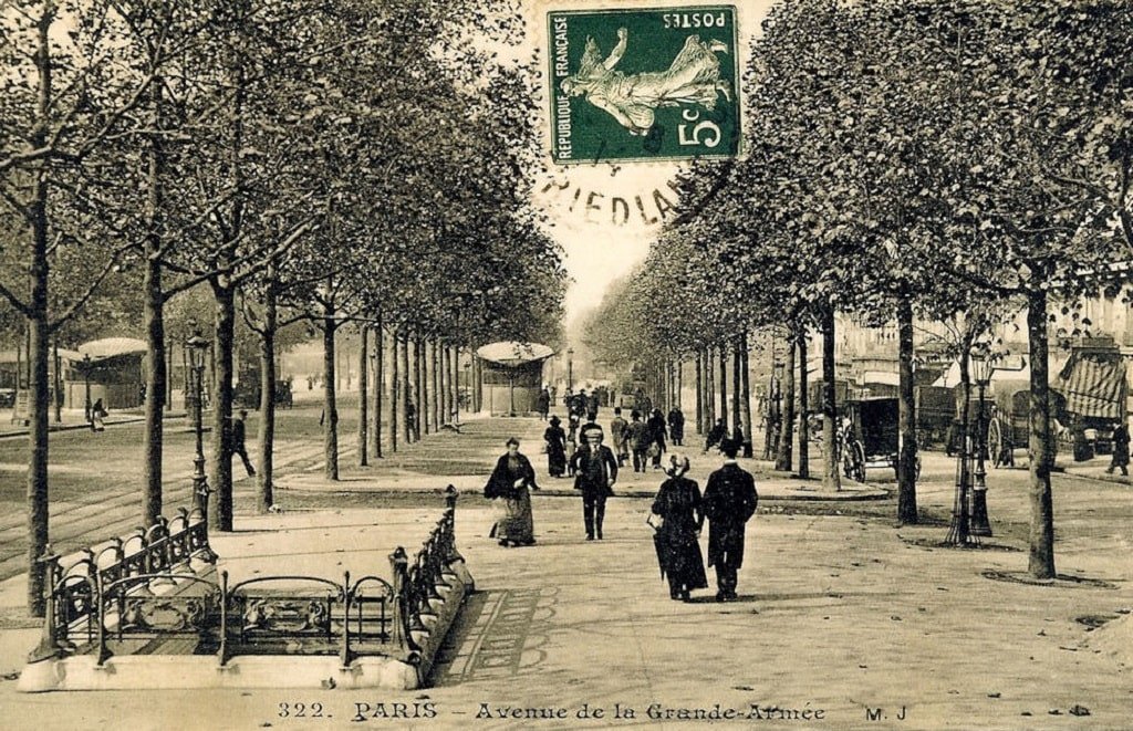 1319553871-Paris-Metro-Porte-Maillot-Station-4-JPR.jpg