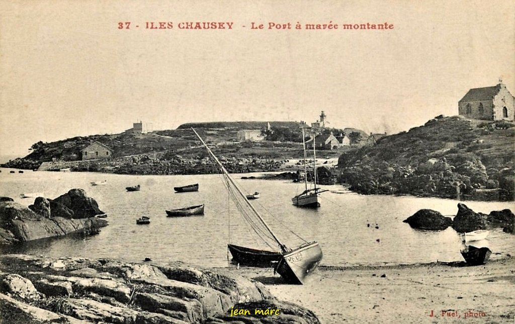 Iles Chausey - Le Port à marée montante.jpg