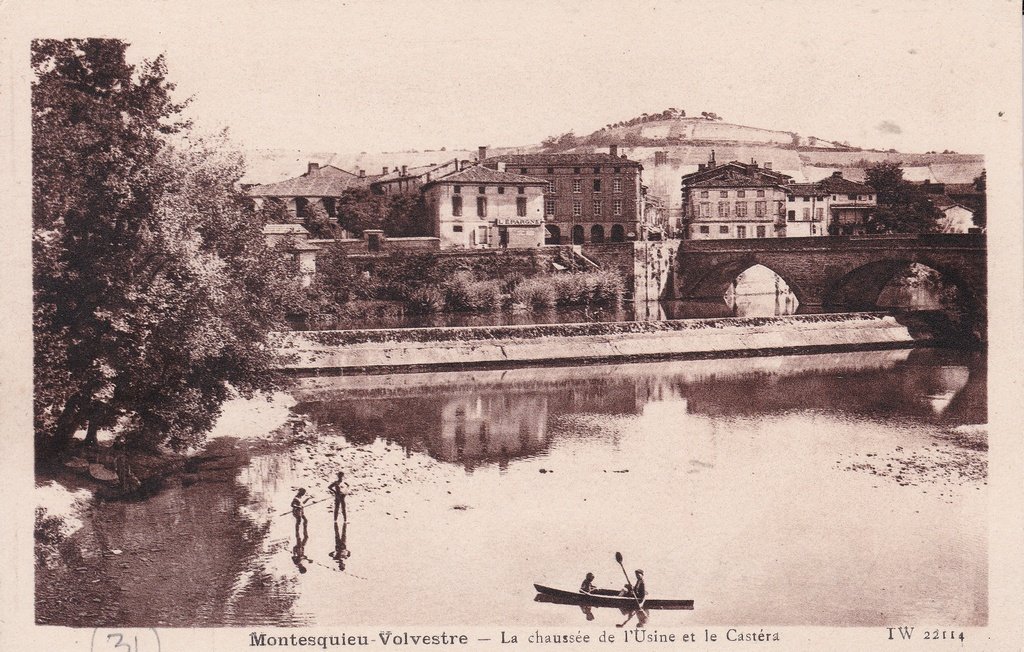 Montesquieu-Volvestre - La Chaussée de l'Usine et le Castéra.jpg