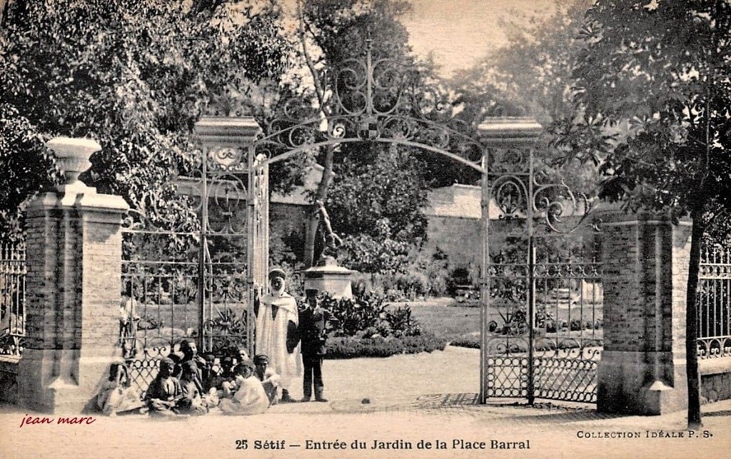 Sétif - Entrée du Jardin de la place Barral.jpg