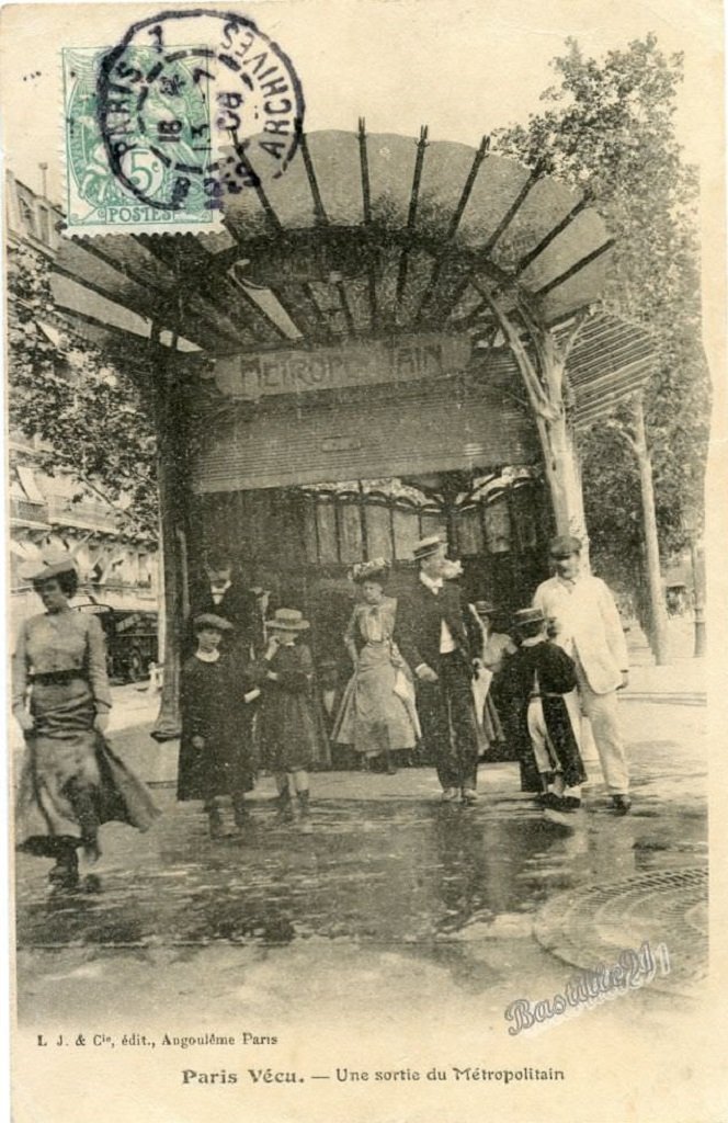 1319553416-Paris-Metro-Porte-Maillot-Station-2-PC.jpg