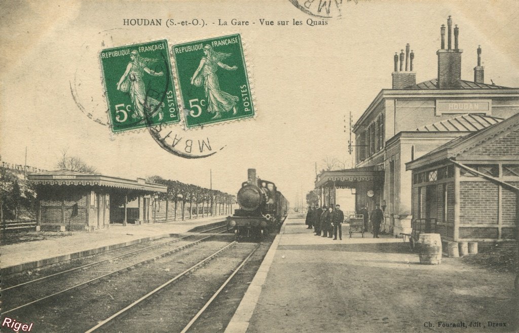 78-Houdan - La Gare - Vue sur les Quais - Ch Foucault édit.jpg
