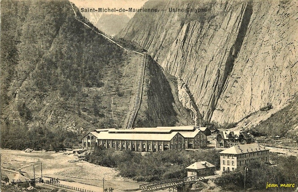 Saint-Michel-de-Maurienne - Usine Calypso.jpg