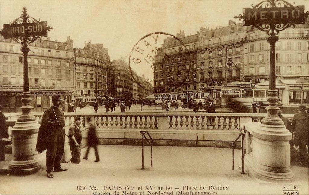 1402217962-Paris-place-de-Rennes.jpg