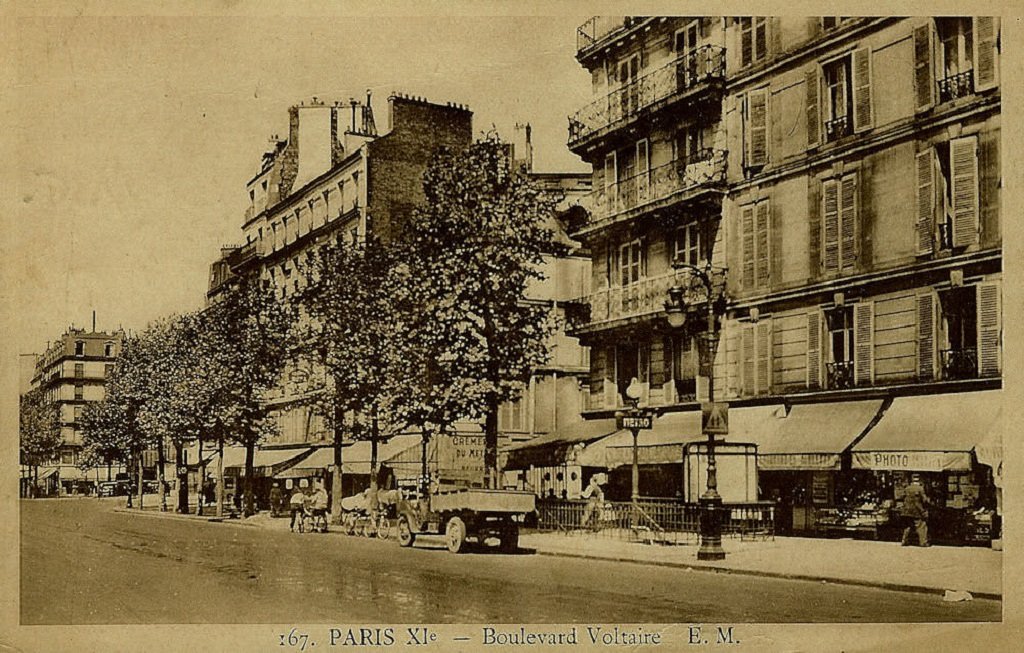 1327824995-Paris-Metro-Station-Boulets-Montreuil-1-JPR.jpg