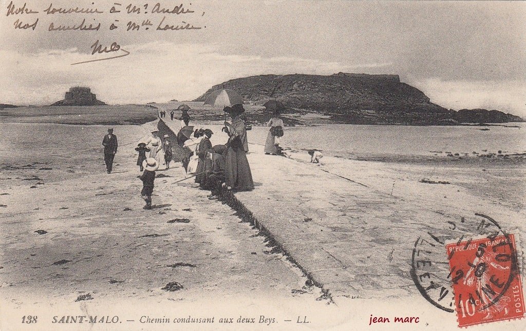 Saint-Malo - Chemin conduisant aux deux Beys.jpg