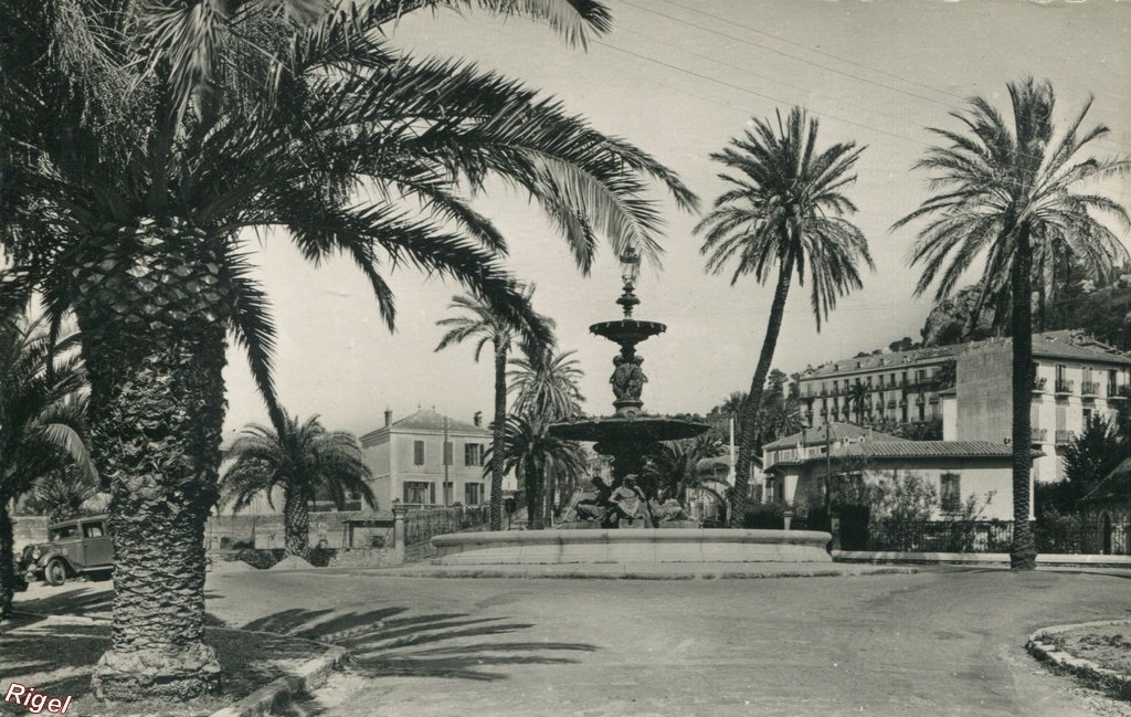 83-Hyères- Fontaine Avenue Godillot.jpg