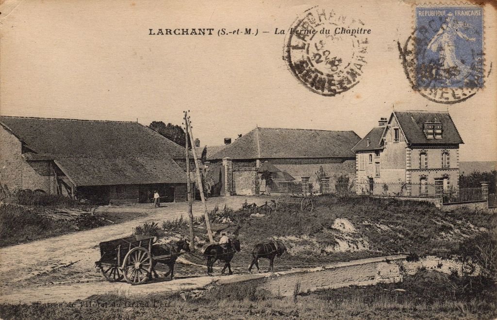 77 - LARCHANT -  La Ferme du Chapitre - Entrée de l'Hôtel du Grand Cerf - 13-01-23.jpg