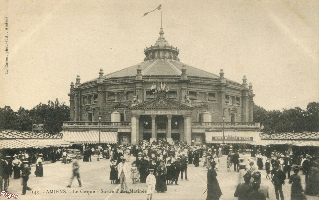 80-Amiens - Cirque - Sortie d'une Matinée.jpg