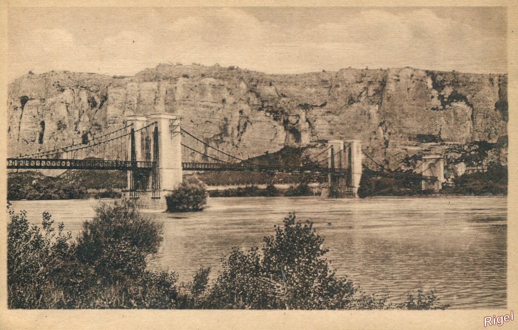 26-Donzère - Pont - Falaises.jpg